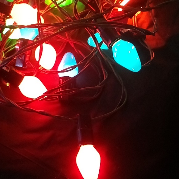 Incandescent screw in e- lights 50 feet: 2 strings & pack of spare bulbs - Picture 3 of 5